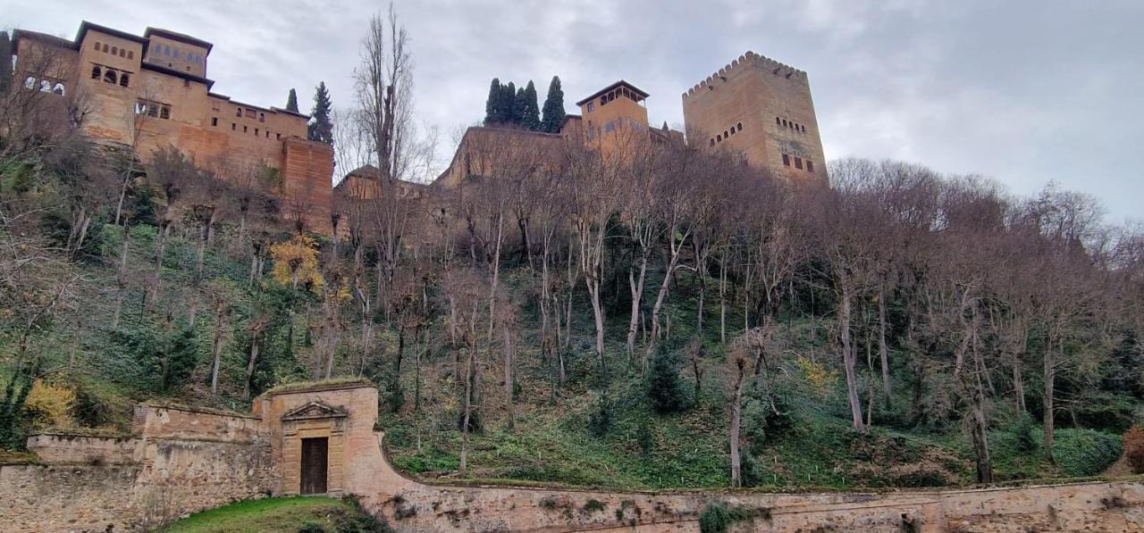 Patrimonio Arabe Vista A La Alhambra Hotel Granada Exterior foto
